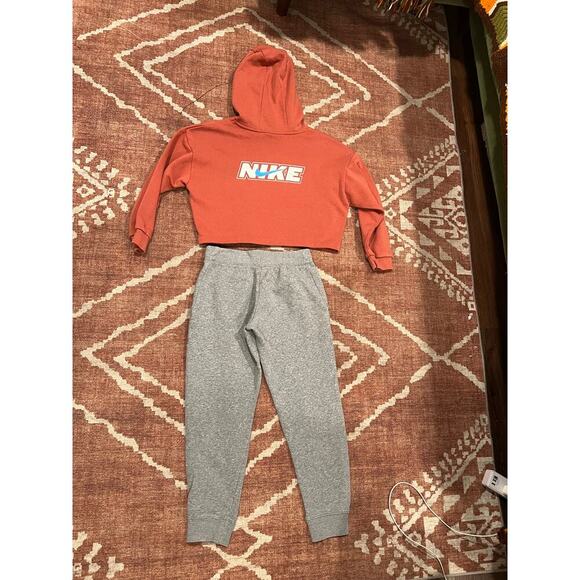 Girls Nike Sweatsuit Set Size Medium Cropped - Picture 3 of 7